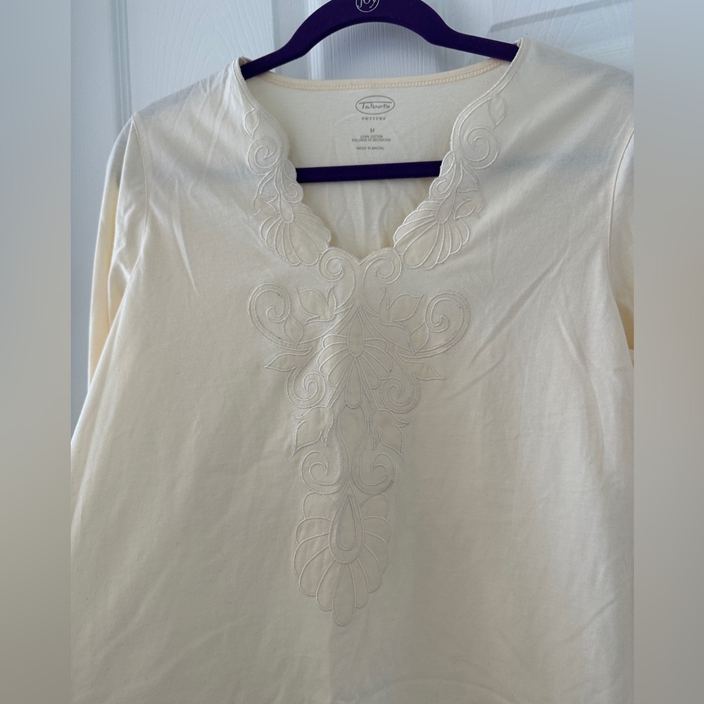 Women’s Talbots Cream Embroidered Top Size M - Picture 2 of 4